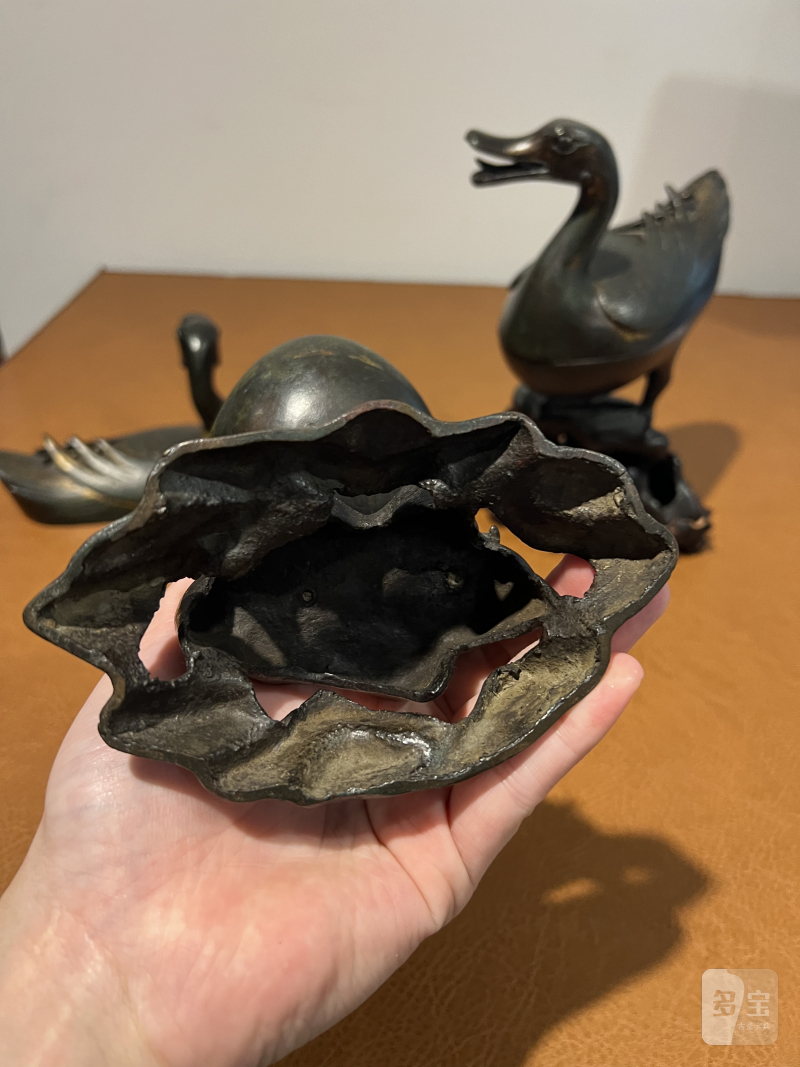 明 铜鎏金鸭香薰一对 - 图6